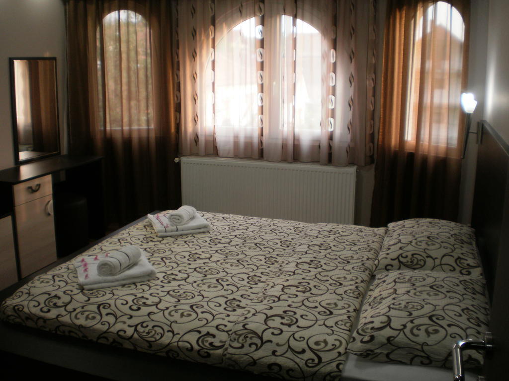 Garni Hotel Kaca Kragujevac Room photo